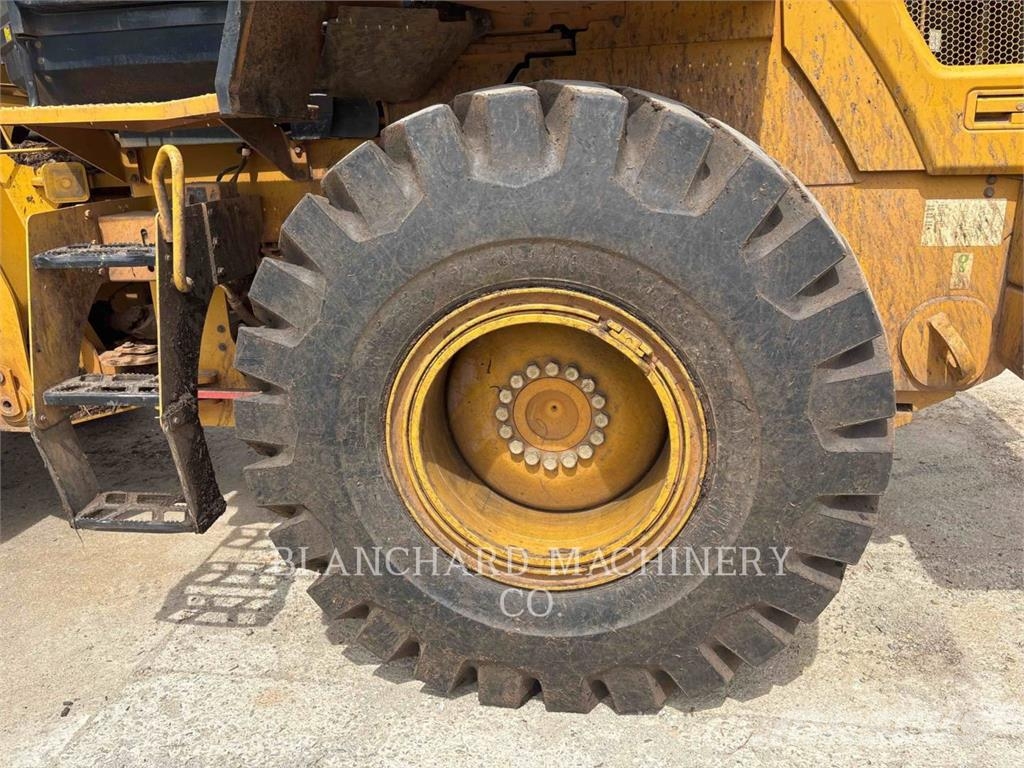 CAT 930M Колесни товарачи