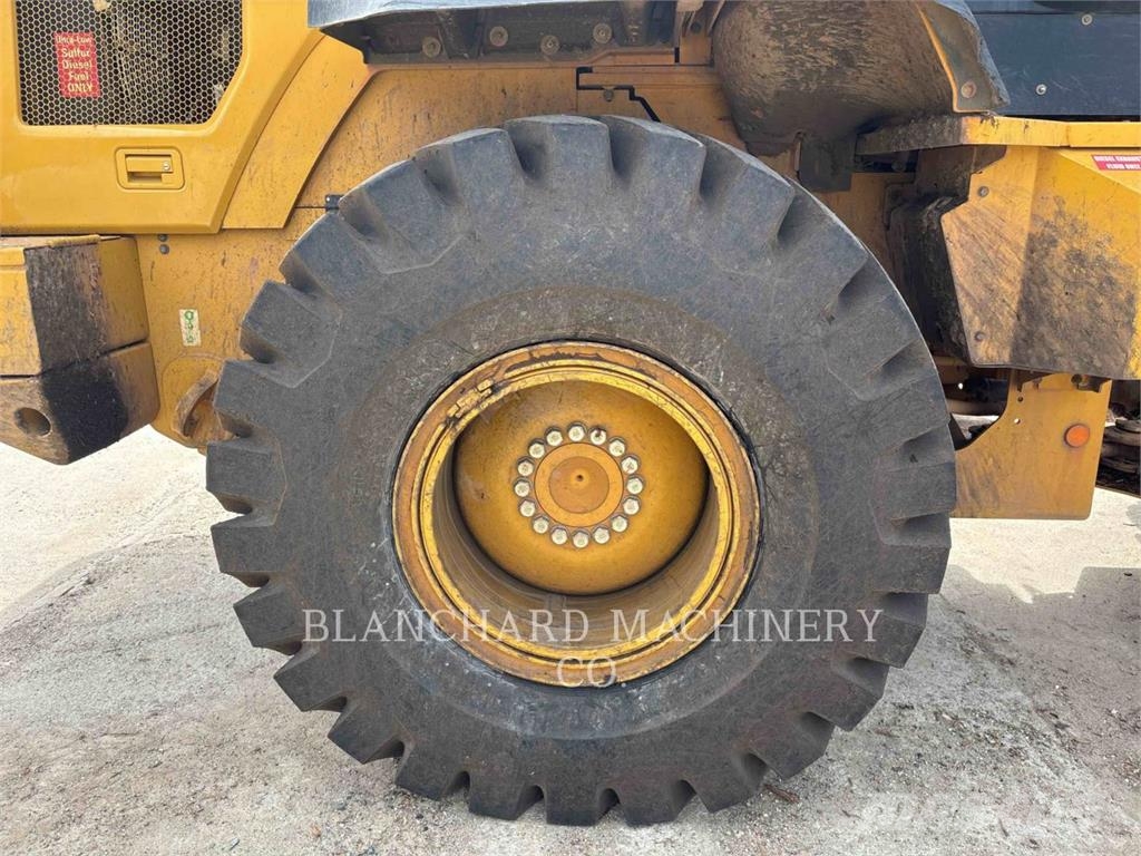 CAT 930M Колесни товарачи