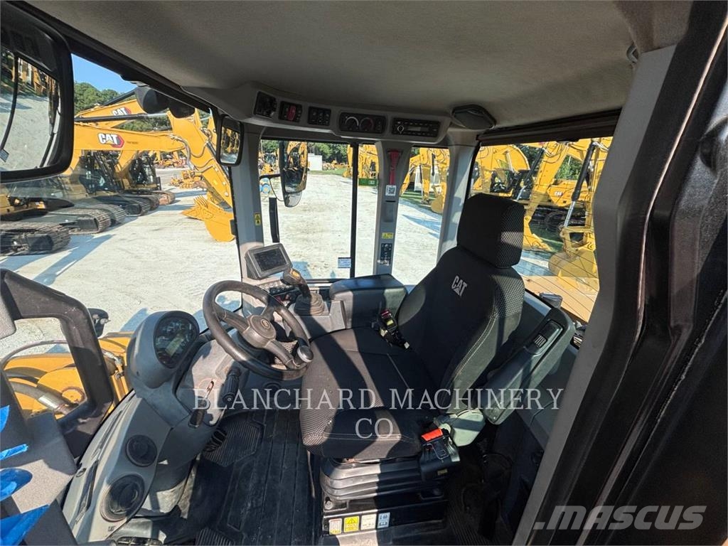 CAT 930M Колесни товарачи