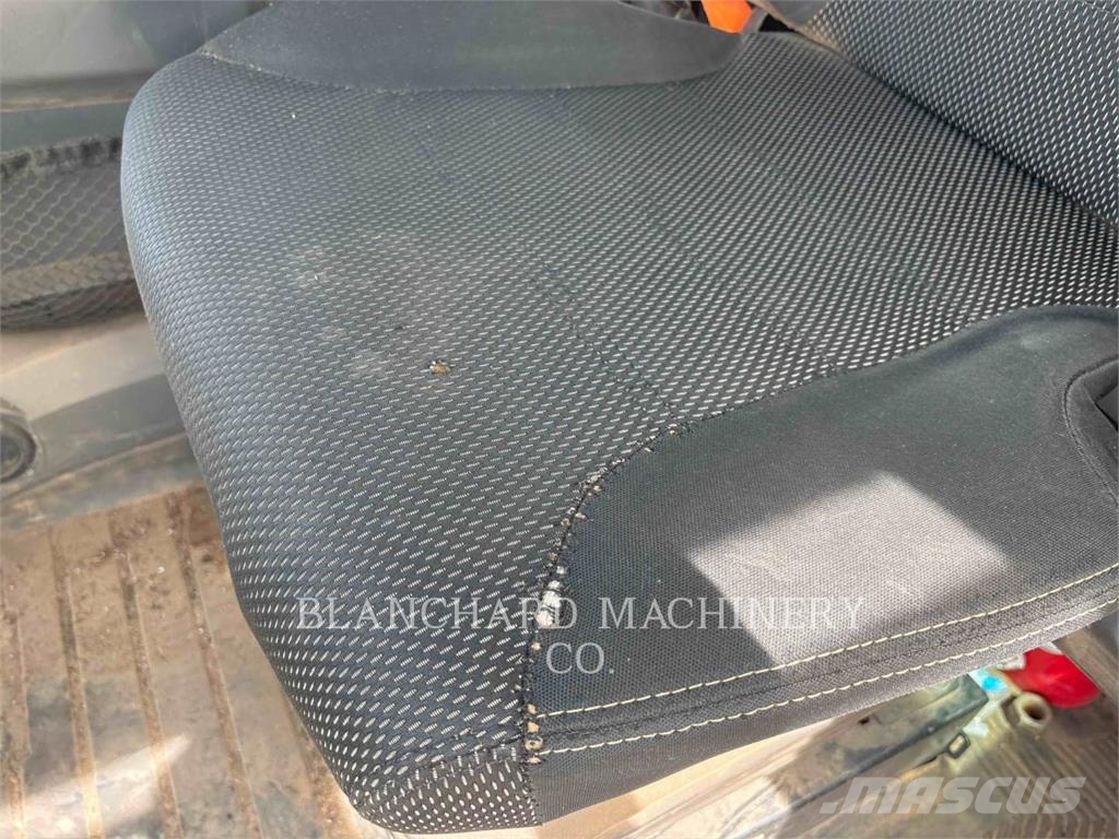 CAT 930M Колесни товарачи