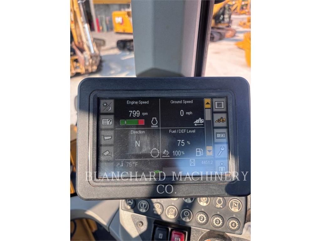 CAT 930M Колесни товарачи