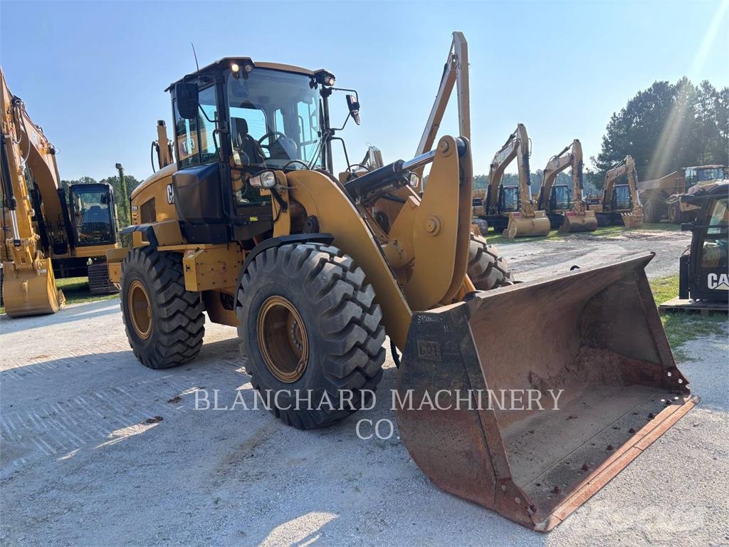 CAT 930M Колесни товарачи