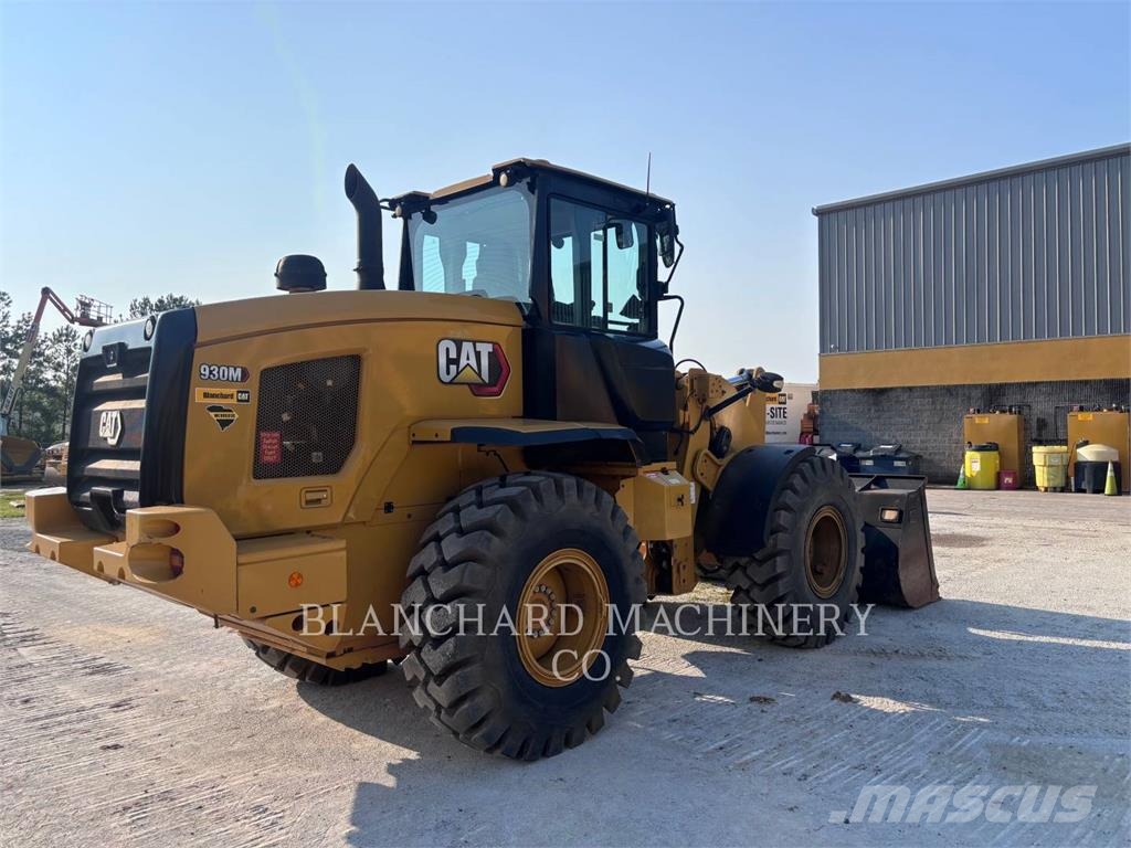 CAT 930M Колесни товарачи