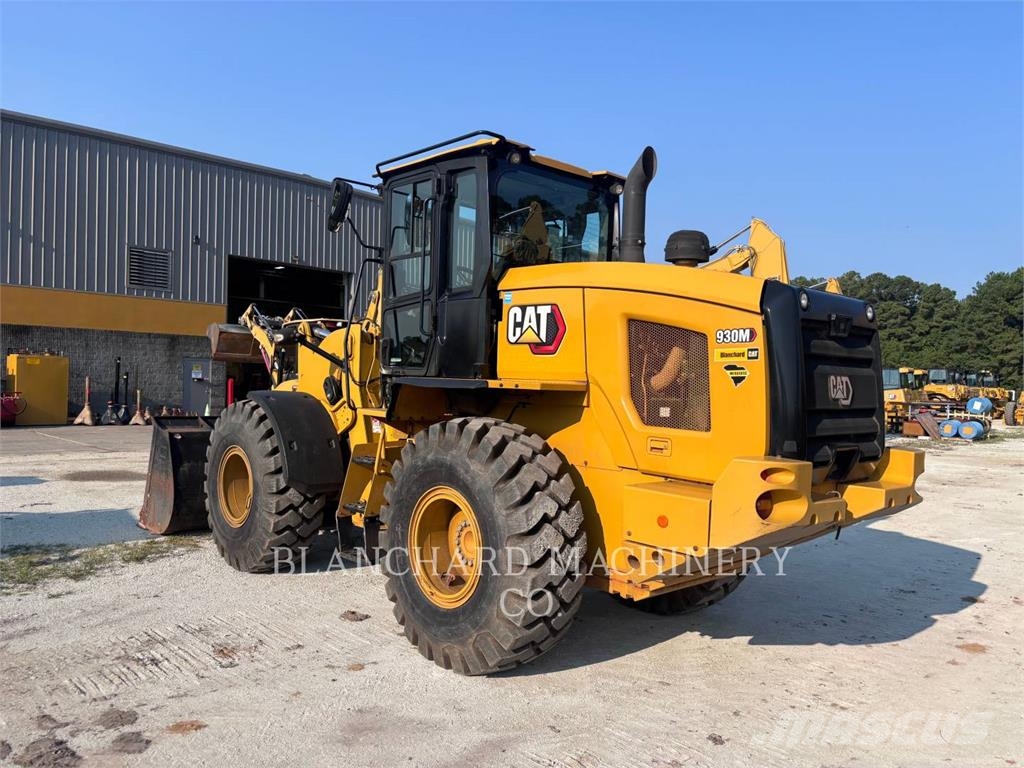 CAT 930M Колесни товарачи