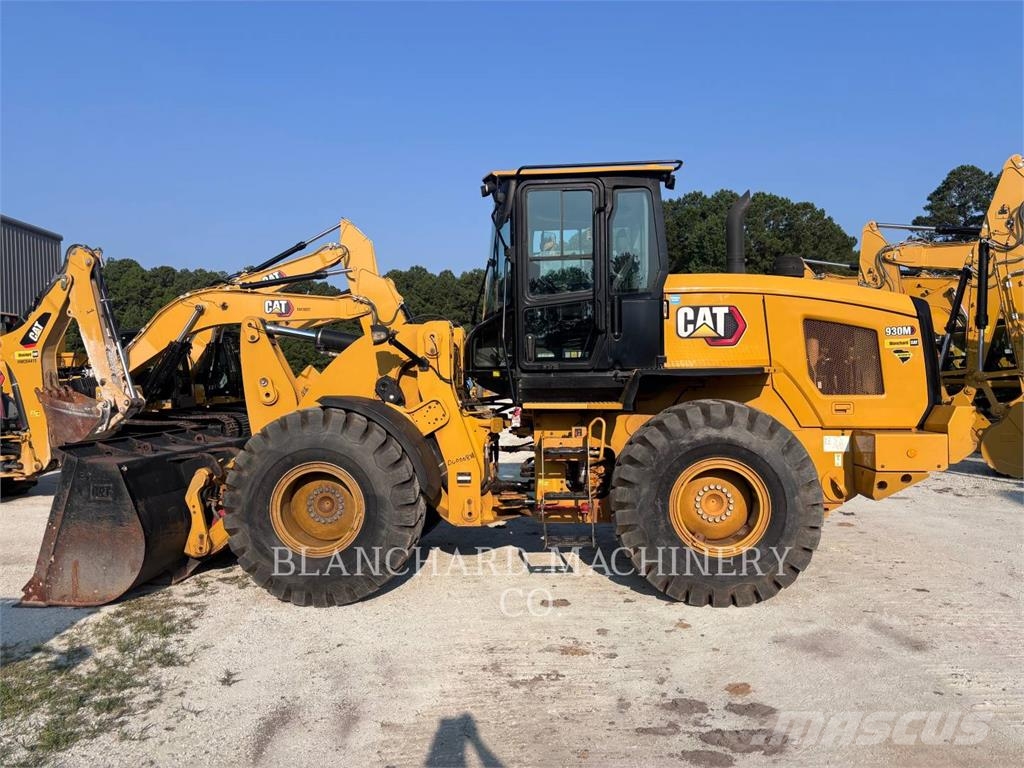 CAT 930M Колесни товарачи