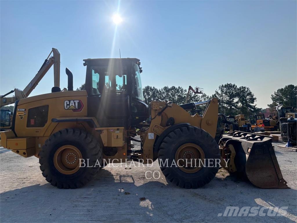 CAT 930M Колесни товарачи