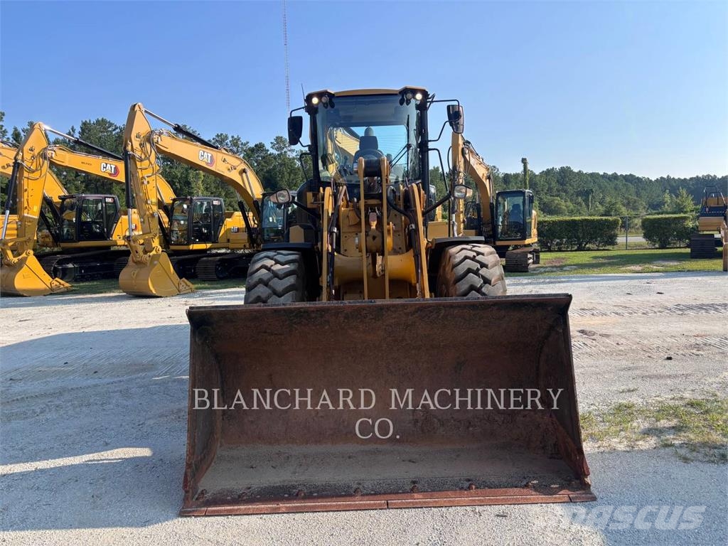 CAT 930M Колесни товарачи