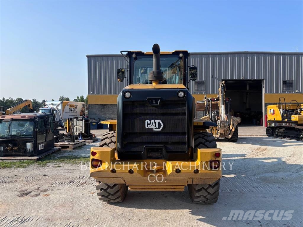 CAT 930M Колесни товарачи
