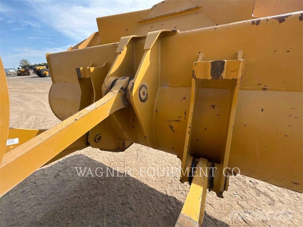 CAT 930M Kolesni nakladalci