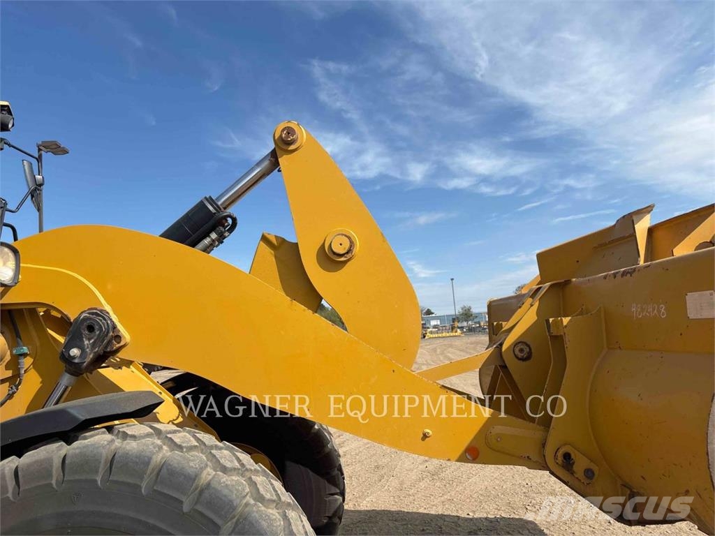 CAT 930M Kolesni nakladalci