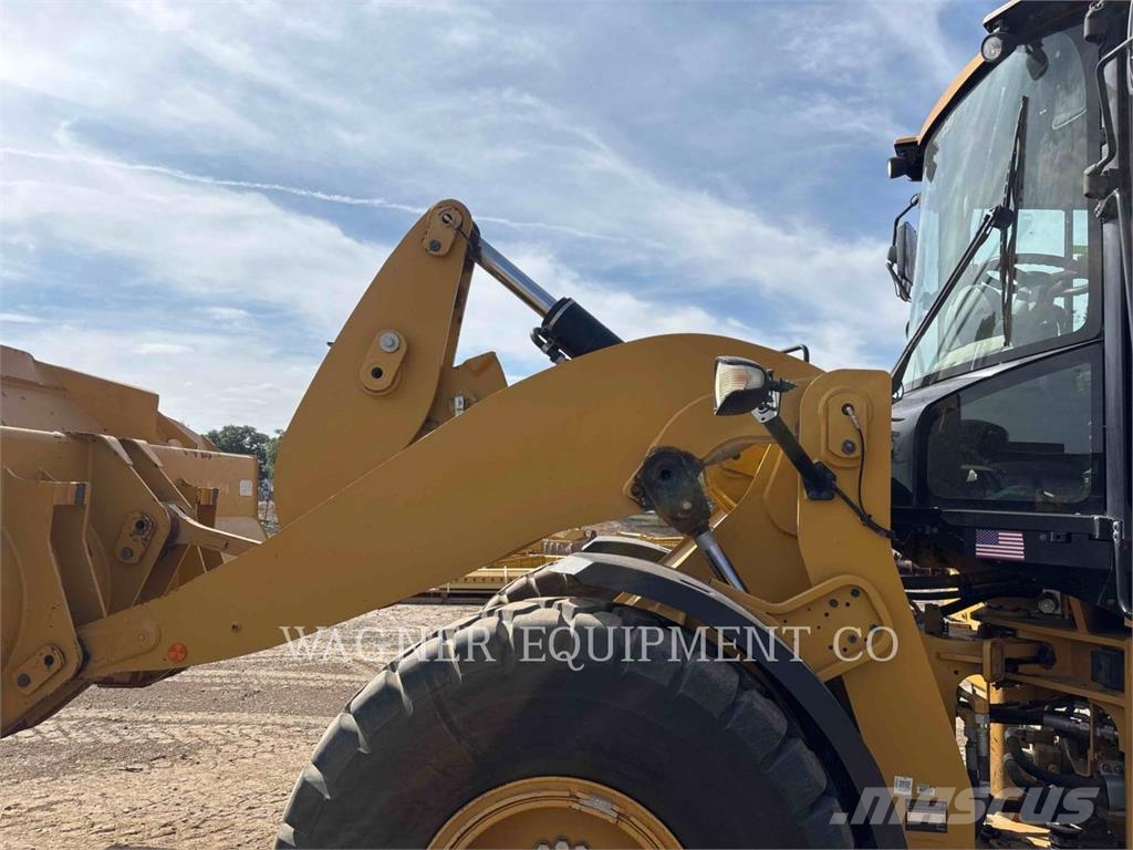 CAT 930M Kolesni nakladalci
