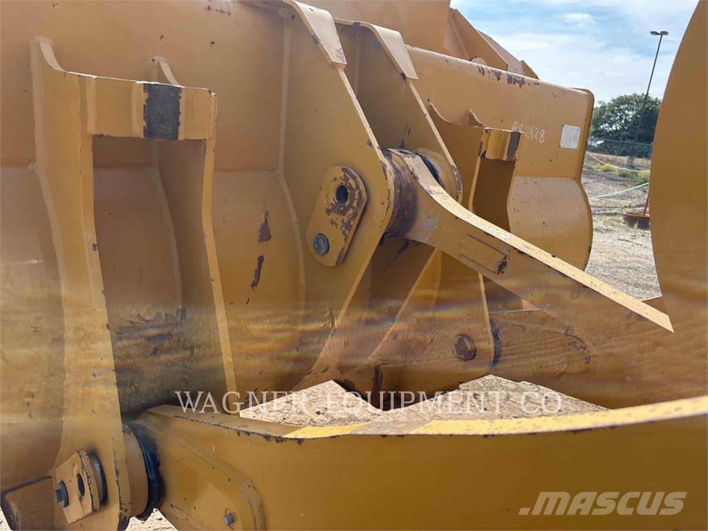 CAT 930M Kolesni nakladalci