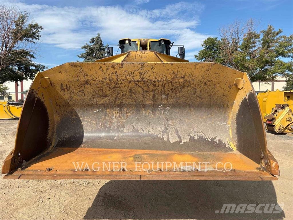 CAT 930M Kolesni nakladalci