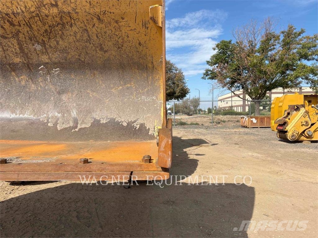 CAT 930M Kolesni nakladalci