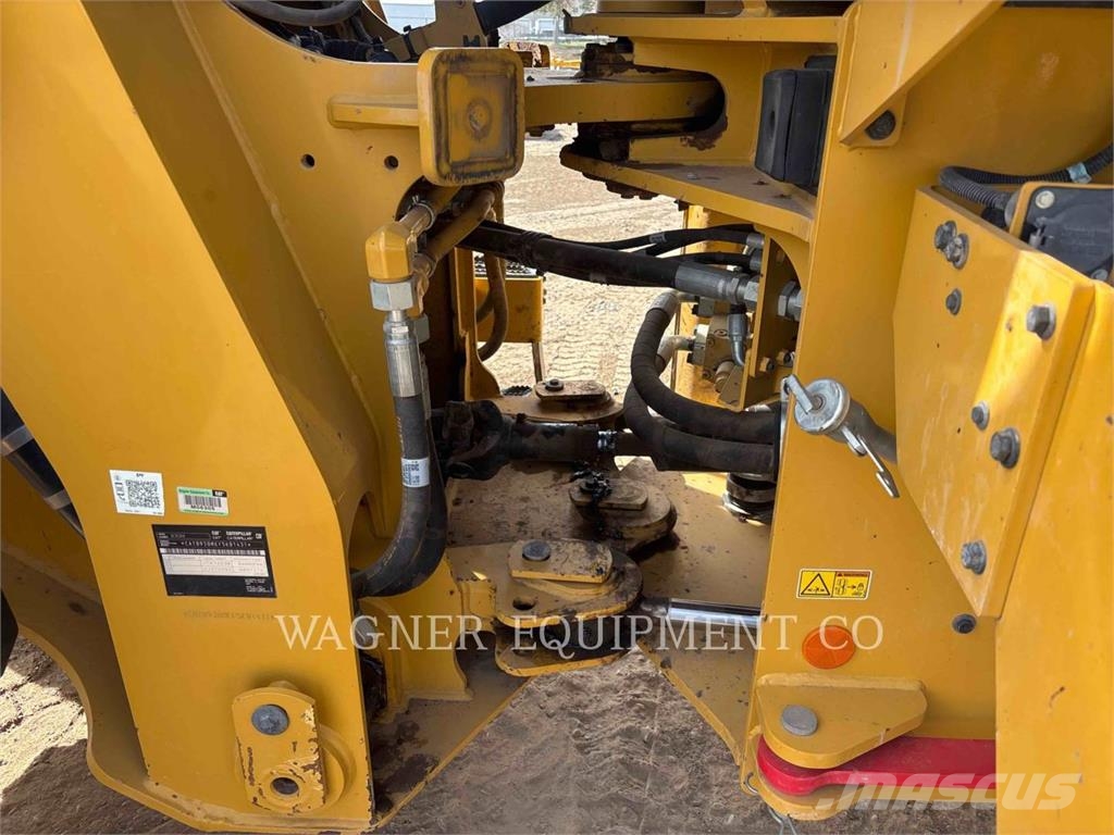 CAT 930M Kolesni nakladalci