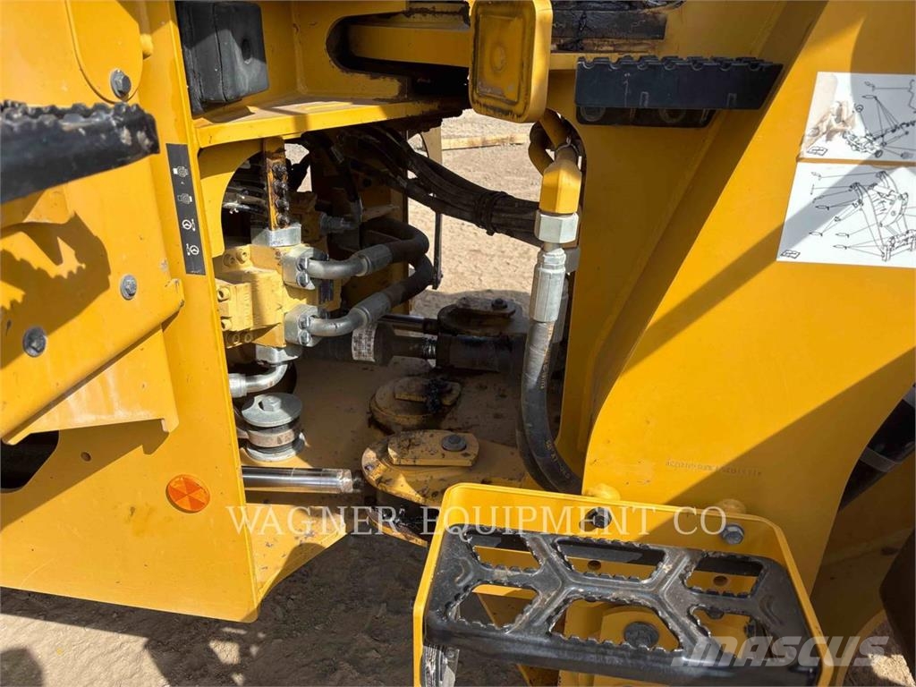 CAT 930M Kolesni nakladalci