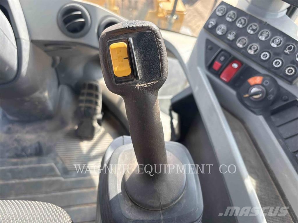 CAT 930M Kolesni nakladalci