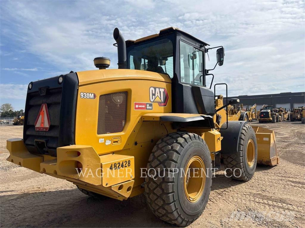 CAT 930M Kolesni nakladalci