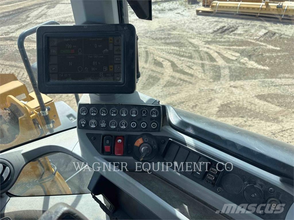 CAT 930M Kolesni nakladalci