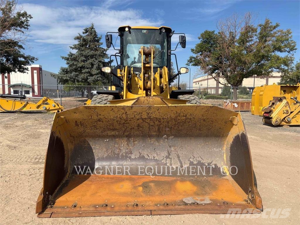 CAT 930M Kolesni nakladalci