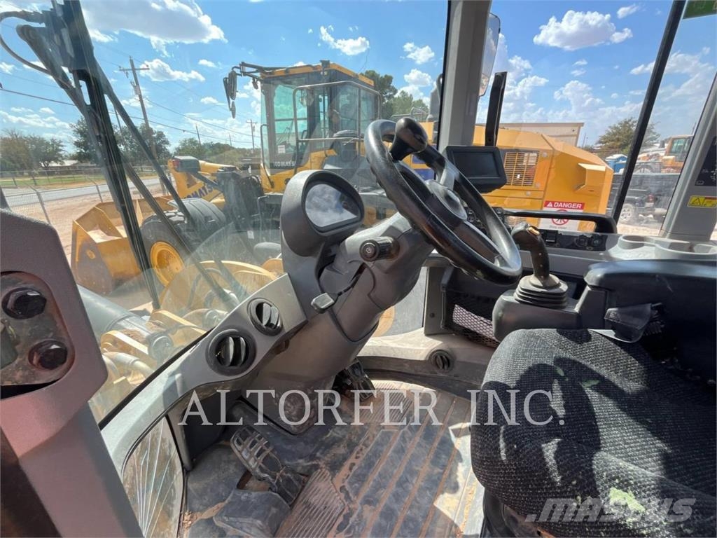 CAT 930M Kolesové nakladače