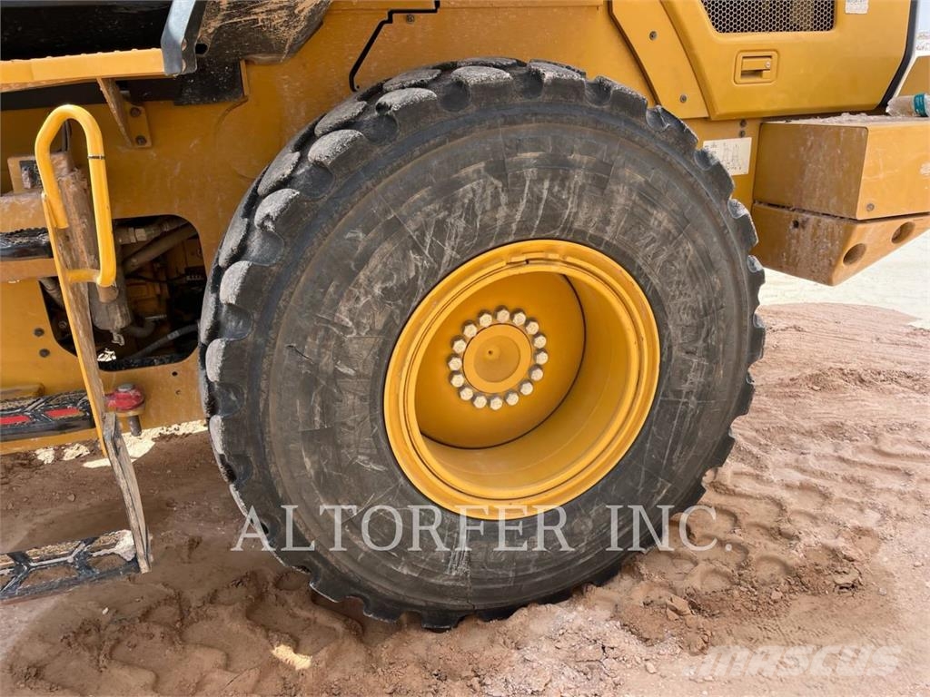 CAT 930M Kolesové nakladače