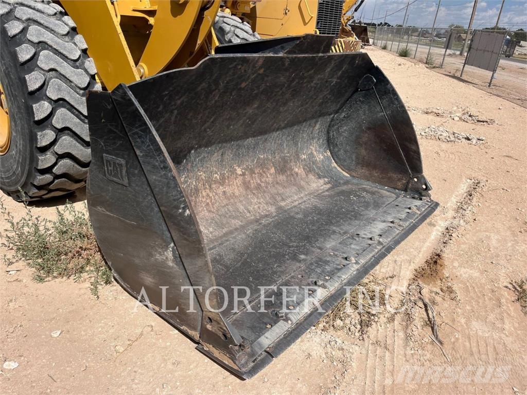 CAT 930M Kolesové nakladače