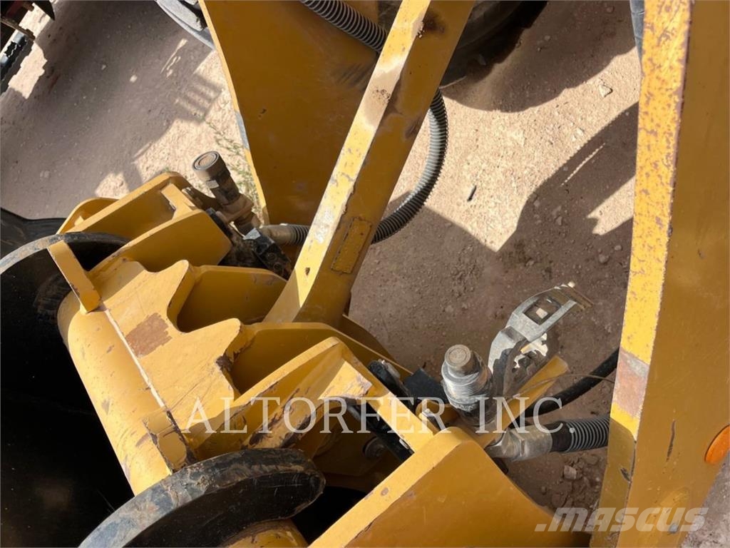 CAT 930M Kolesové nakladače