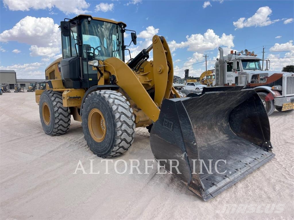CAT 930M Kolesové nakladače