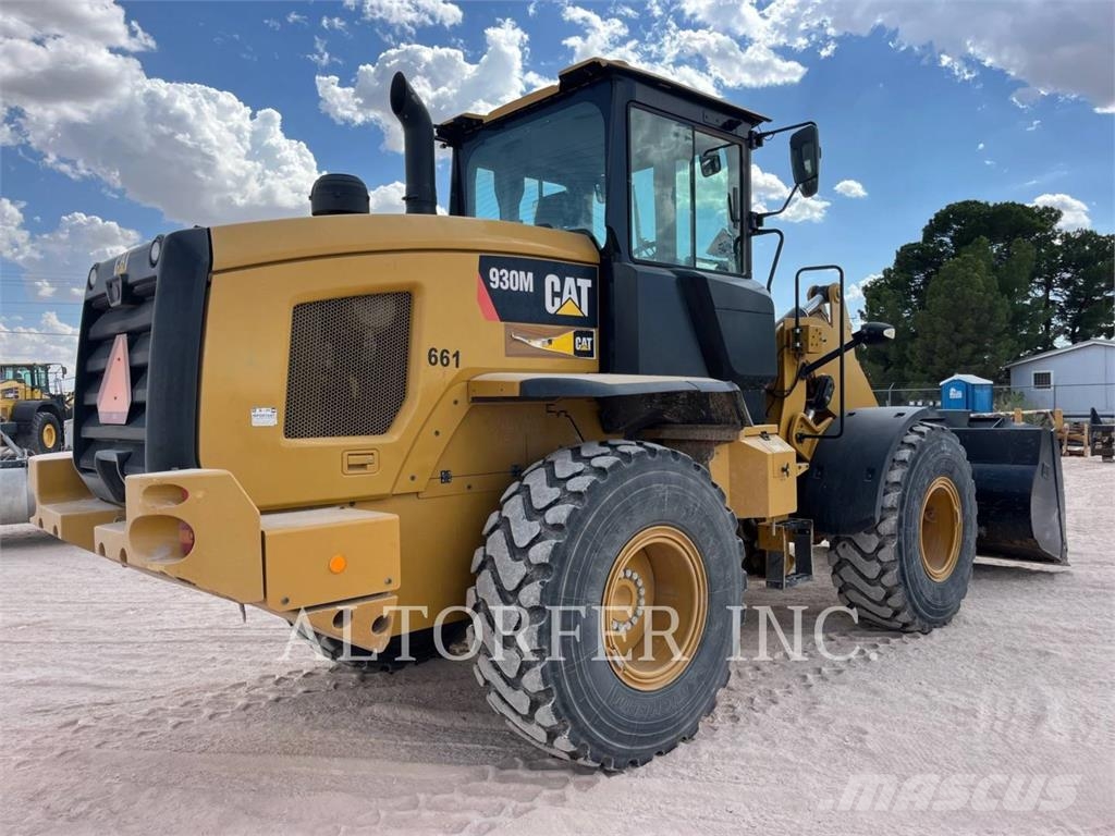 CAT 930M Kolesové nakladače