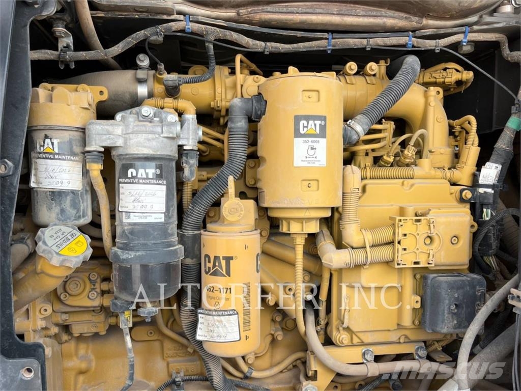 CAT 930M Kolesové nakladače