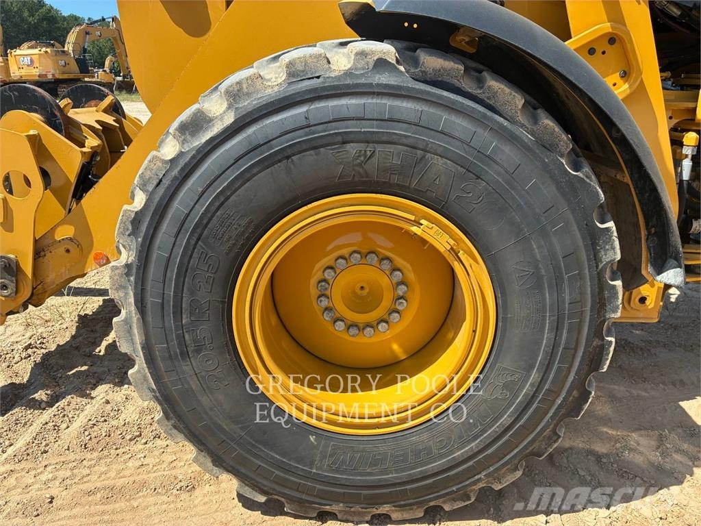 CAT 930M Chargeuse sur pneus