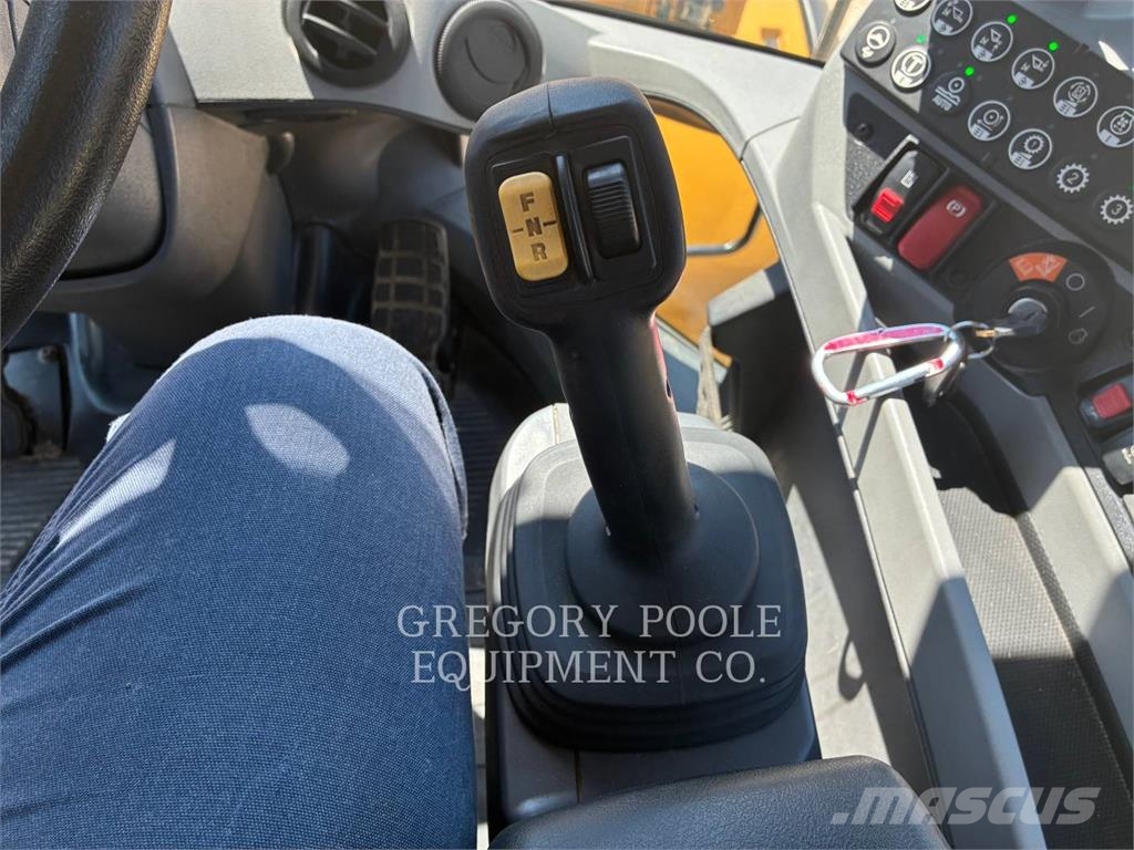 CAT 930M Chargeuse sur pneus