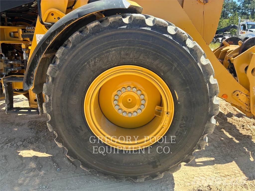 CAT 930M Chargeuse sur pneus