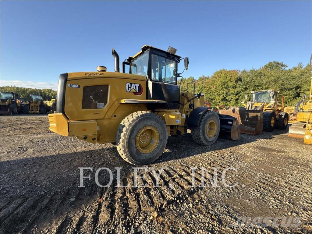 CAT 930M لوادر بعجل