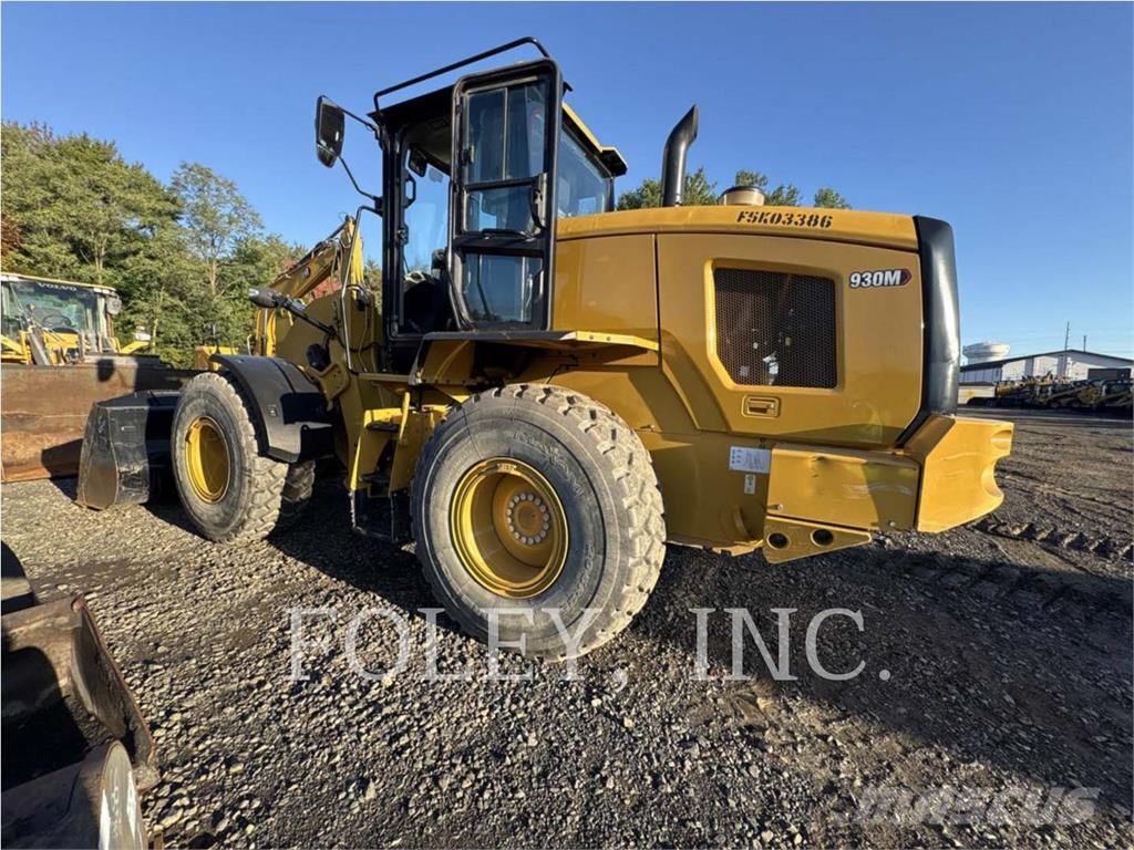 CAT 930M لوادر بعجل