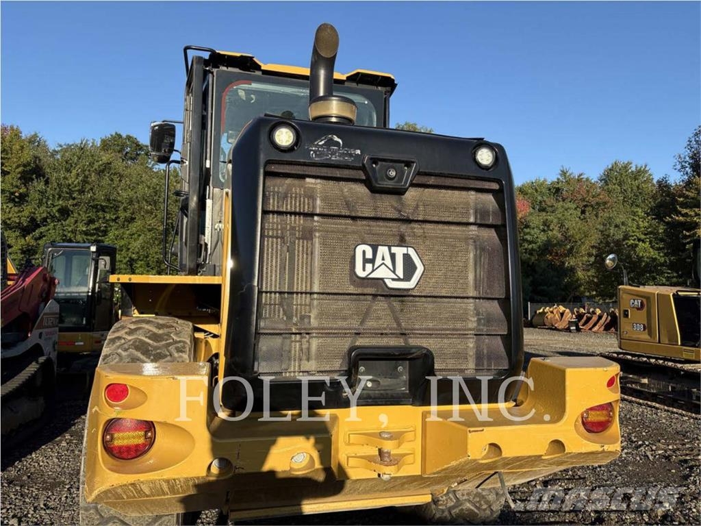 CAT 930M لوادر بعجل