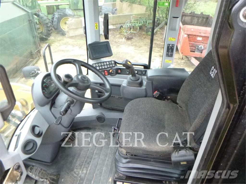 CAT 930M Utovarivači na točkove