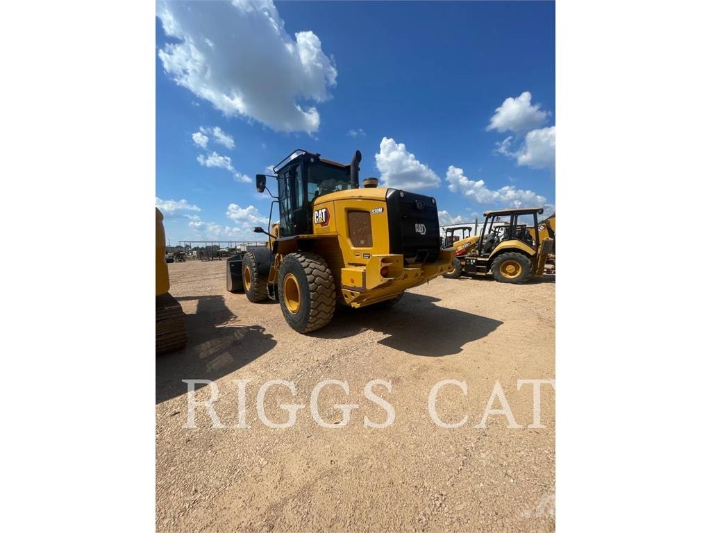 CAT 930M Chargeuse sur pneus
