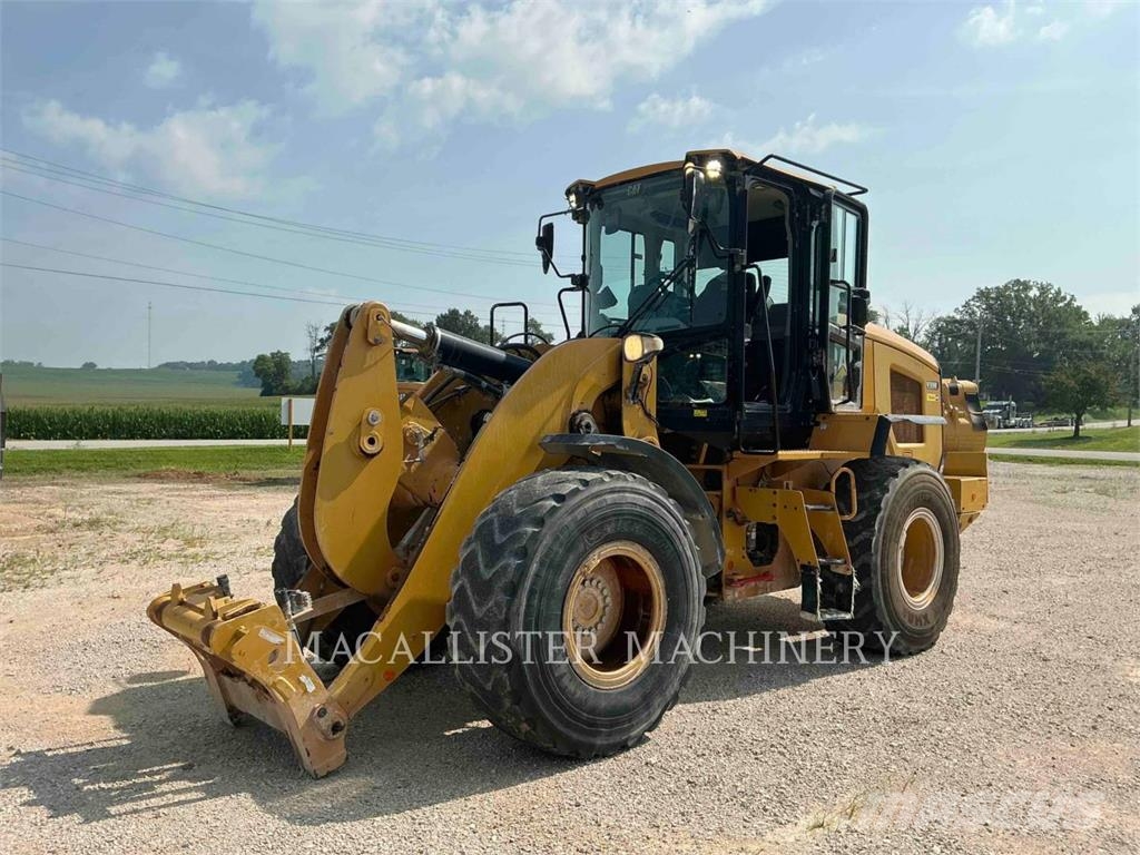CAT 930M Gumikerekes homlokrakodók