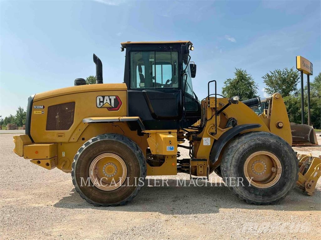 CAT 930M Gumikerekes homlokrakodók