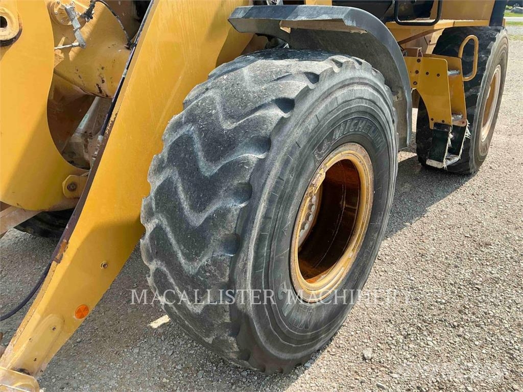 CAT 930M Gumikerekes homlokrakodók