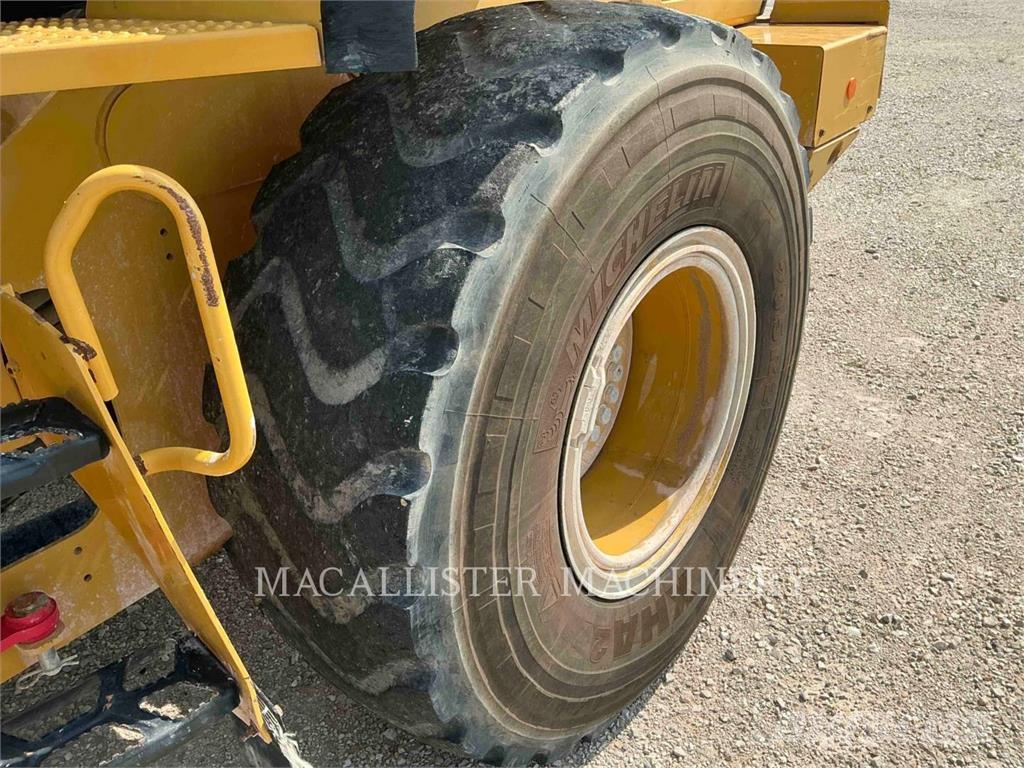 CAT 930M Gumikerekes homlokrakodók