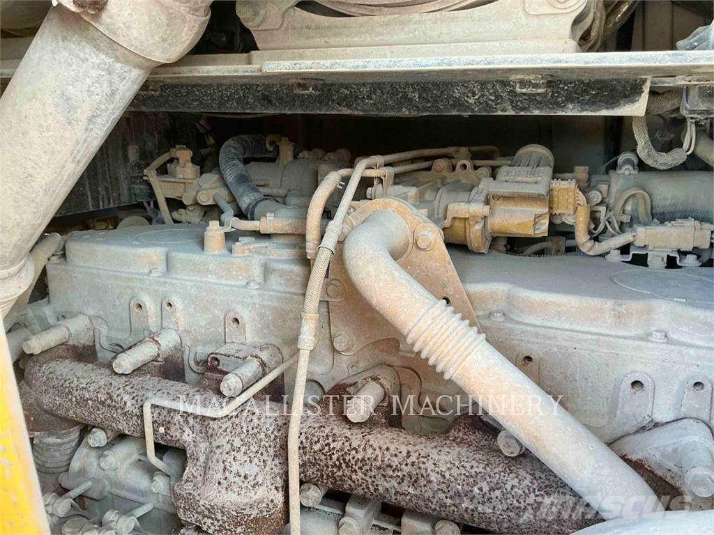 CAT 930M Gumikerekes homlokrakodók