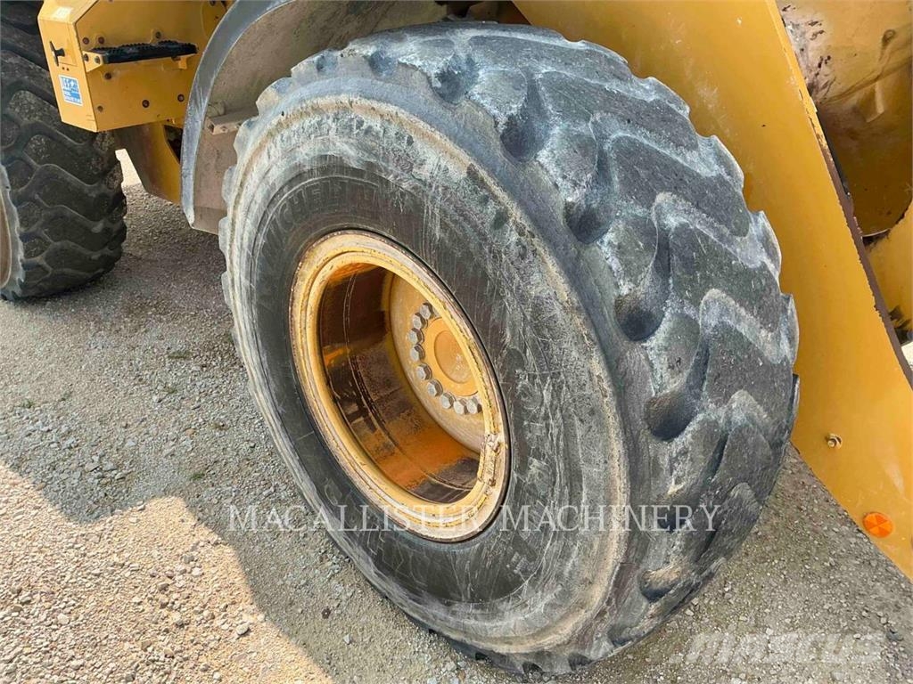 CAT 930M Gumikerekes homlokrakodók