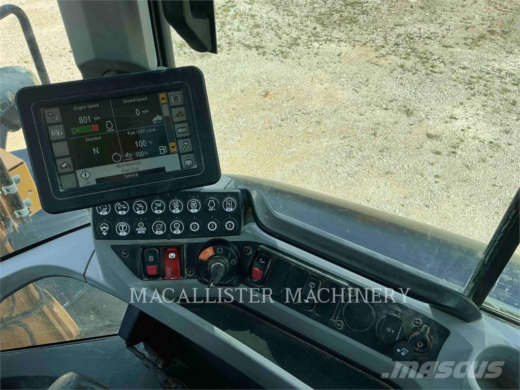 CAT 930M Gumikerekes homlokrakodók