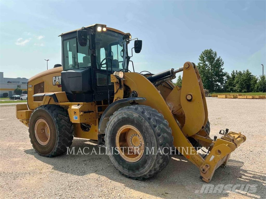 CAT 930M Gumikerekes homlokrakodók