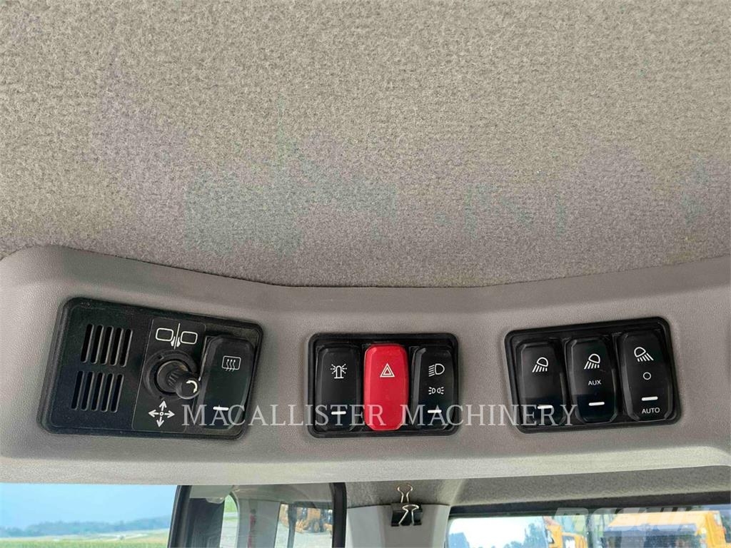 CAT 930M Gumikerekes homlokrakodók