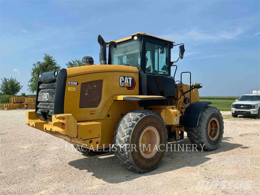 CAT 930M Gumikerekes homlokrakodók