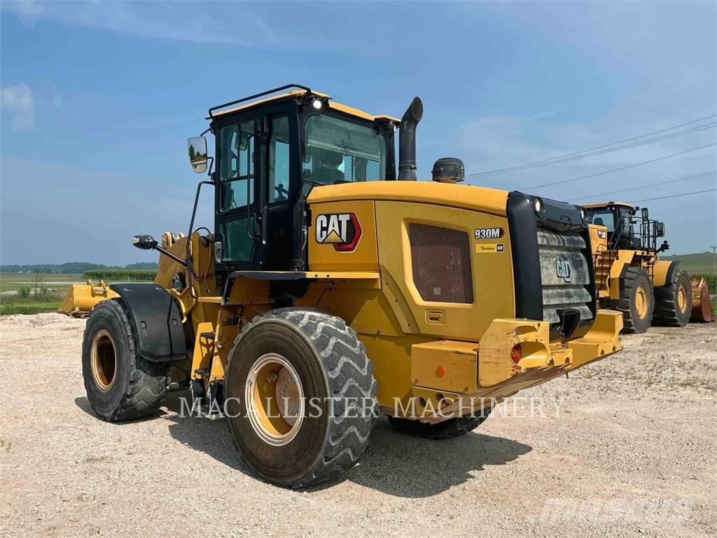 CAT 930M Gumikerekes homlokrakodók